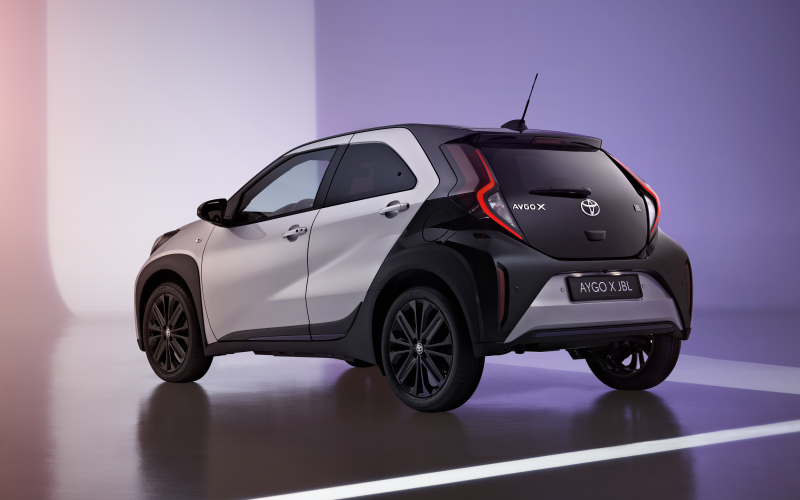 toyotaaygoxjbl-main3