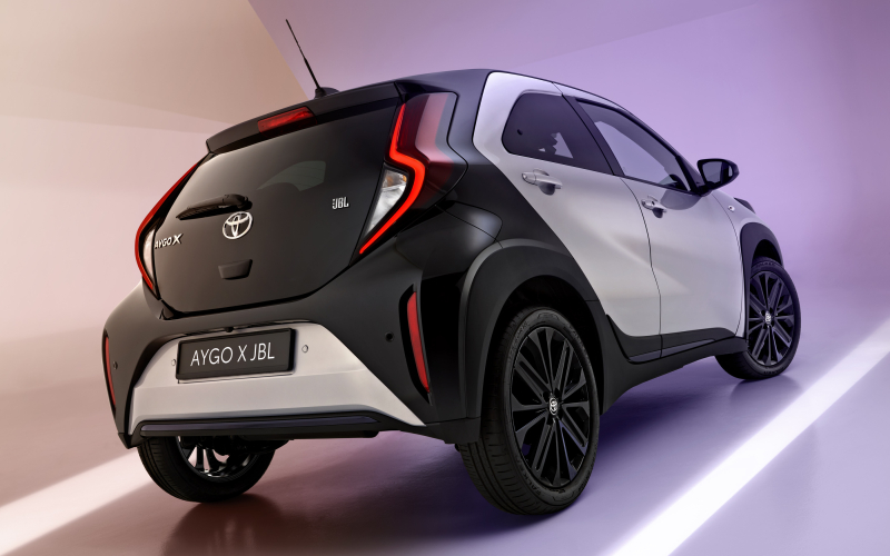 toyotaaygoxjbl-main6